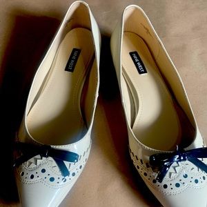 Cream pointed flats with bow